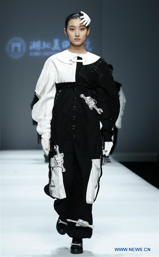 CHINA-BEIJING-GRADUATE FASHION WEEK (CN)