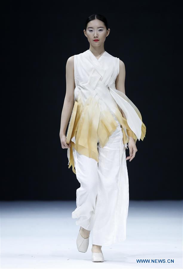 CHINA-BEIJING-GRADUATE FASHION WEEK (CN)