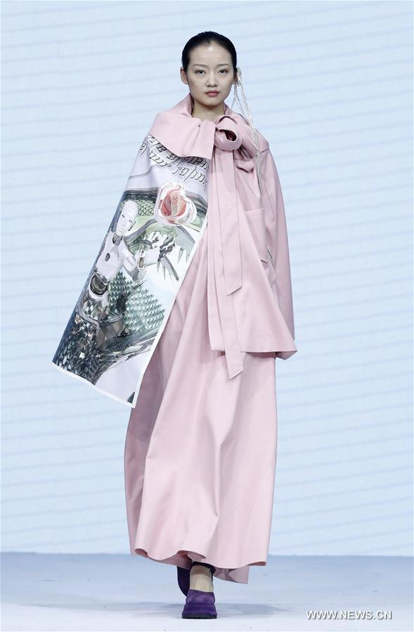CHINA-BEIJING-GRADUATE FASHION WEEK (CN) 