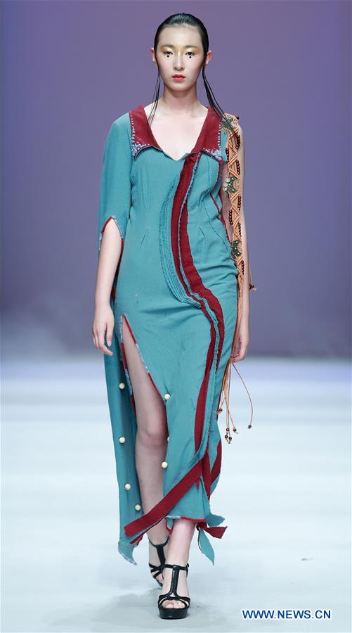 CHINA-BEIJING-GRADUATE FASHION WEEK (CN) 