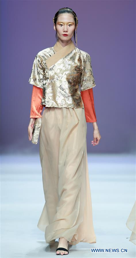 CHINA-BEIJING-GRADUATE FASHION WEEK (CN) 