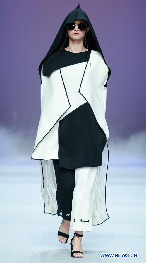 CHINA-BEIJING-GRADUATE FASHION WEEK (CN) 