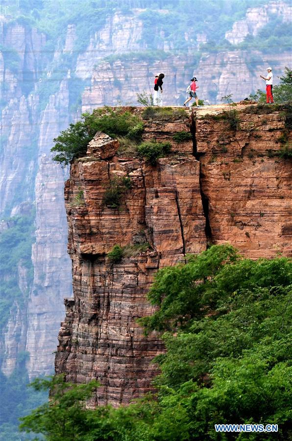 CHINA-HENAN-GUOLIANG VILLAGE-CLIFFS (CN)