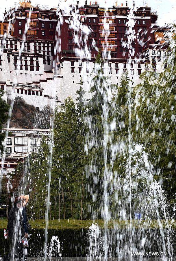 CHINA-LHASA-TOURIST SEASON (CN)
