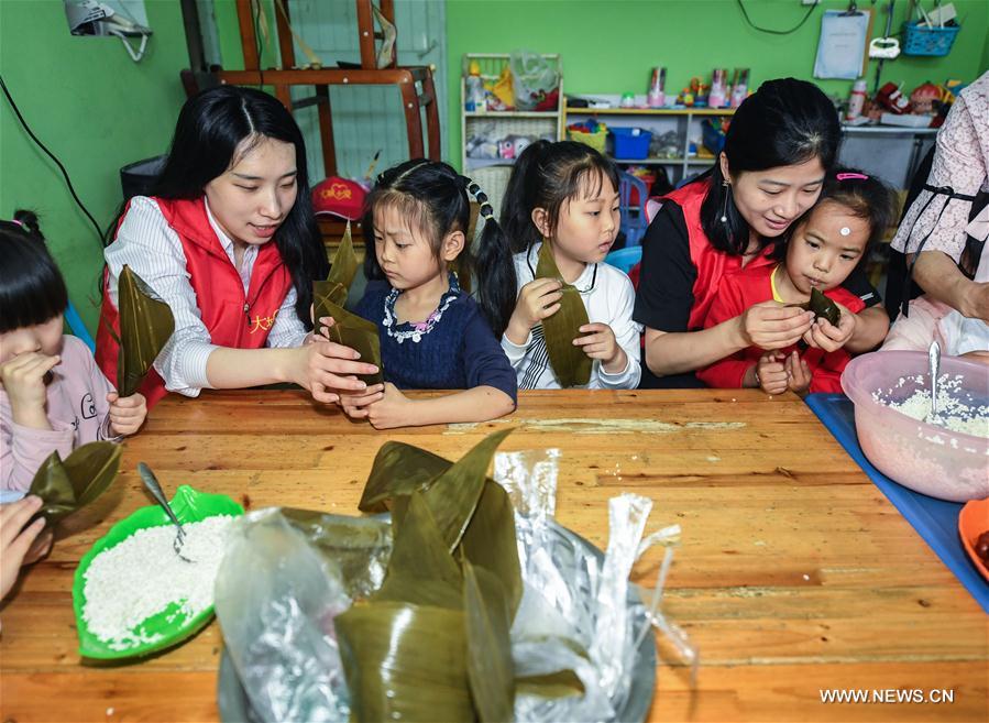 CHINA-ZHEJIANG-YUYAO-DRAGON BOAT FESTIVAL-VOLUNTEER (CN)
