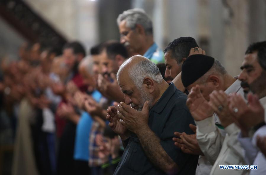 MIDEAST-NABLUS-PRAYER