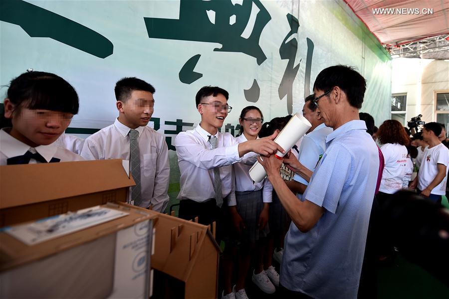 CHINA-SHANXI-LINFEN-RED RIBBON SCHOOL-GRADUATION CEREMONY (CN)