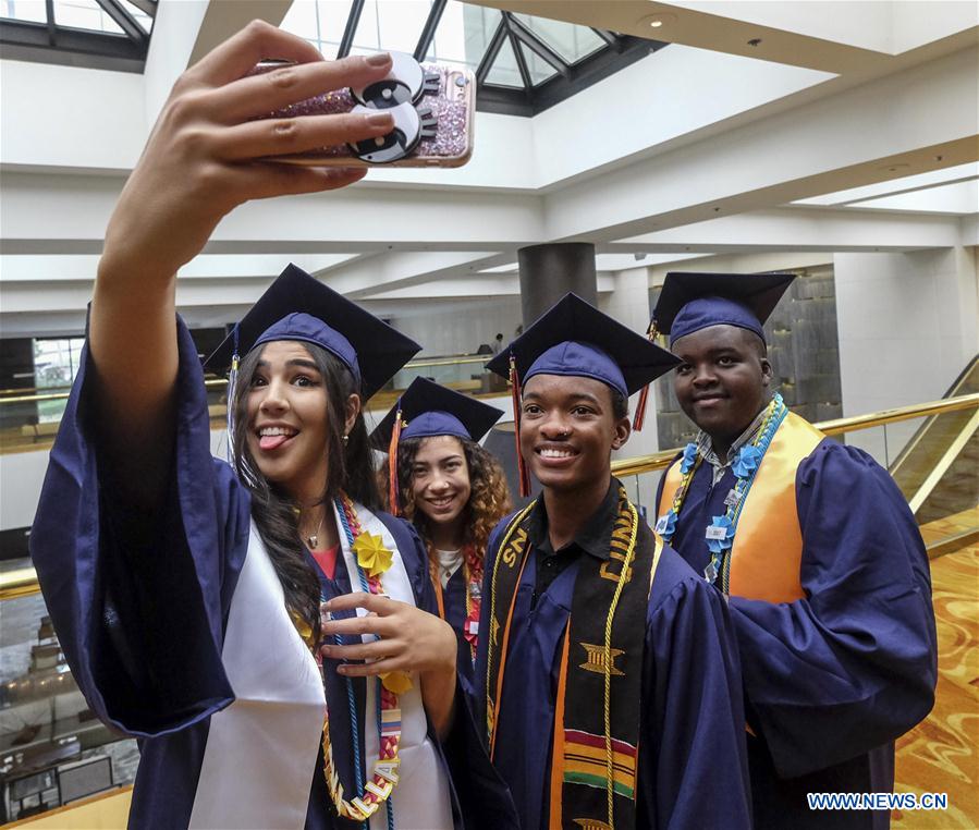 U.S.-LOS ANGELES-GRADUATION-CEREMONY