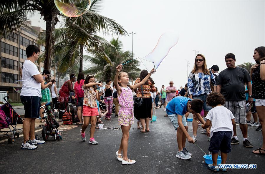 BRAZIL-RIO DE JANEIRO-BUBBLE PARADE