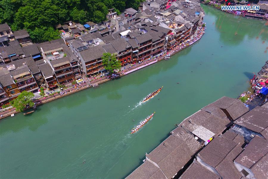#CHINA-HUNAN-FENGHUANG-DRAGON BOAT CONTEST (CN)