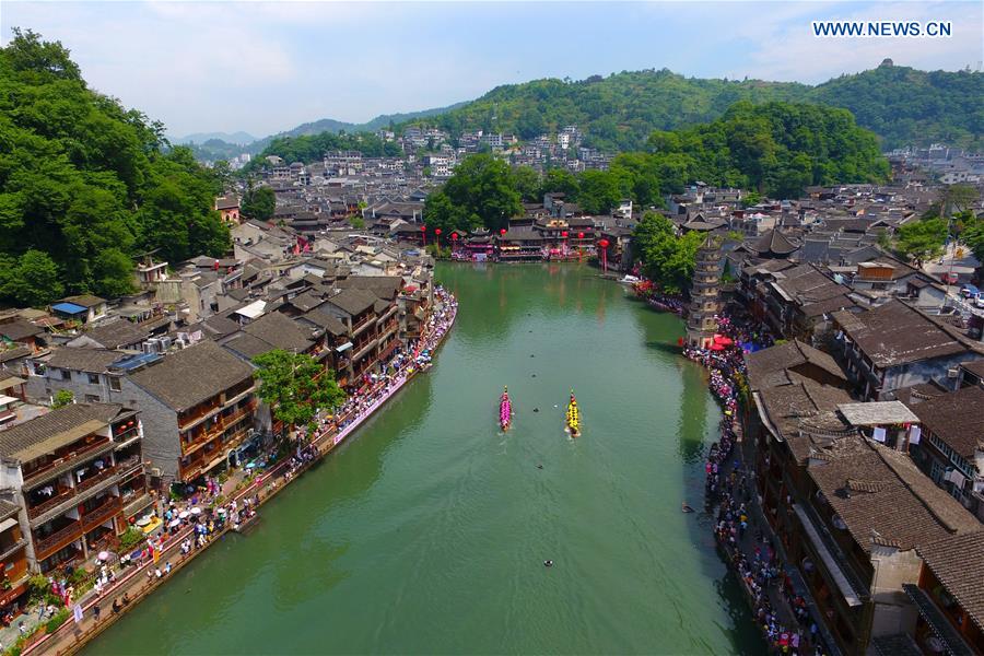 #CHINA-HUNAN-FENGHUANG-DRAGON BOAT CONTEST (CN)