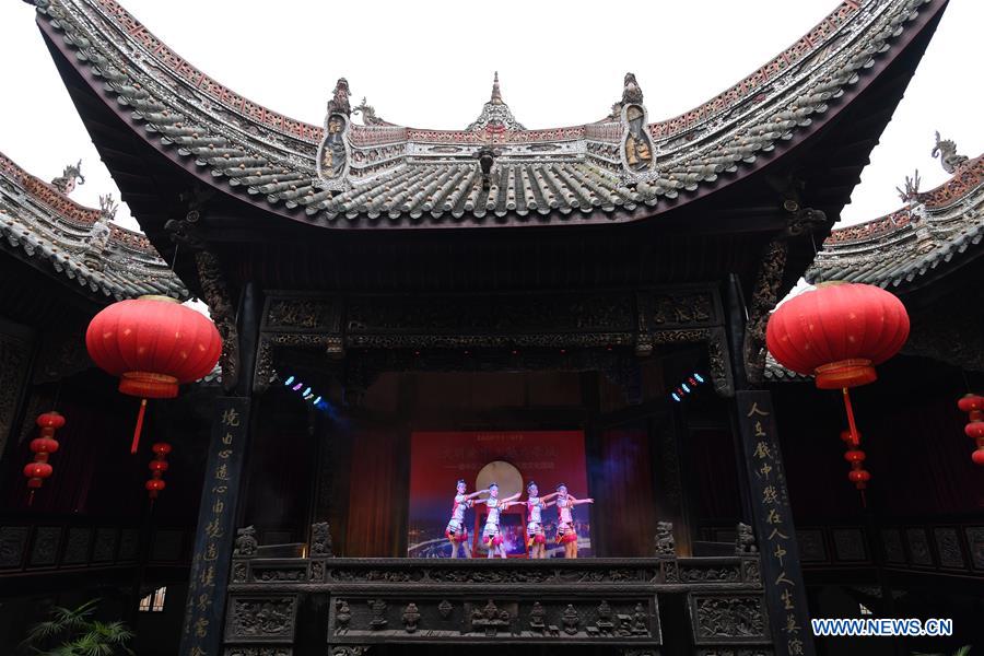 CHINA-CHONGQING-DRAGON BOAT FESTIVAL-PERFORMANCE (CN)