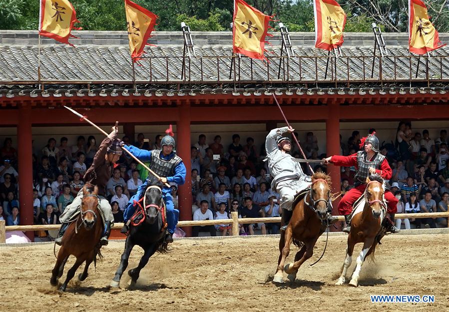 CHINA-HENAN-PERFORMANCE-FESTIVAL-ANTIQUE FIGHTING (CN)