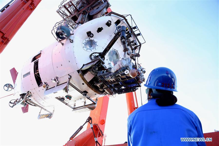CHINA-SCIENCE-SUBMERSIBLE JIAOLONG-DIVE (CN)