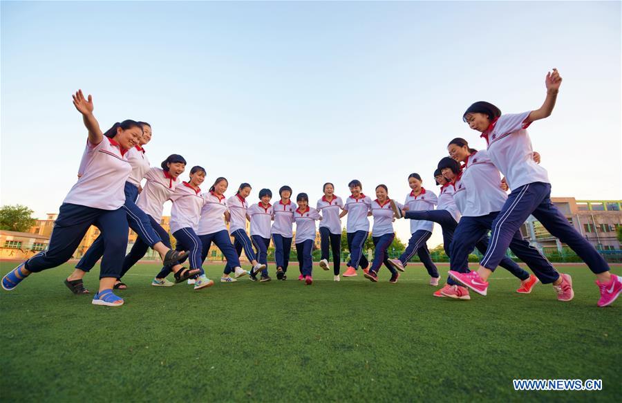CHINA-COLLEGE ENTRANCE EXAM-CANDIDATES-RELAXATION (CN)
