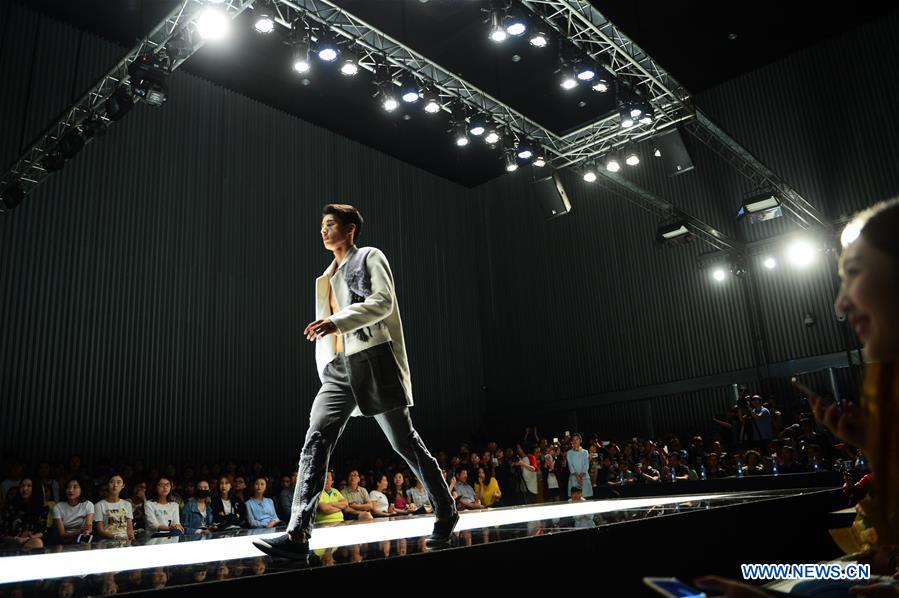 #CHINA-TIANJIN-POLYTECHNIC UNIVERSITY-FASHION SHOW (CN)