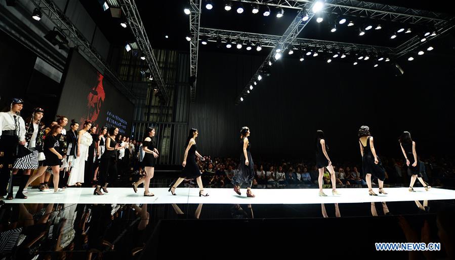 #CHINA-TIANJIN-POLYTECHNIC UNIVERSITY-FASHION SHOW (CN)