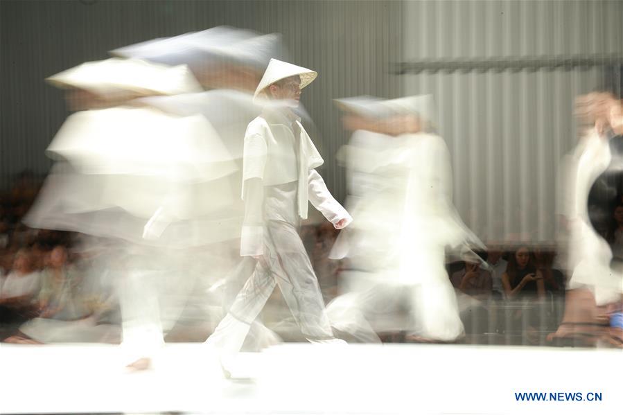 #CHINA-TIANJIN-POLYTECHNIC UNIVERSITY-FASHION SHOW (CN)