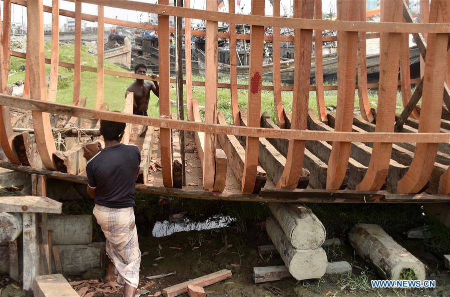 BANGLADESH-CHITTAGONG-FISHING BOAT-BUILDING