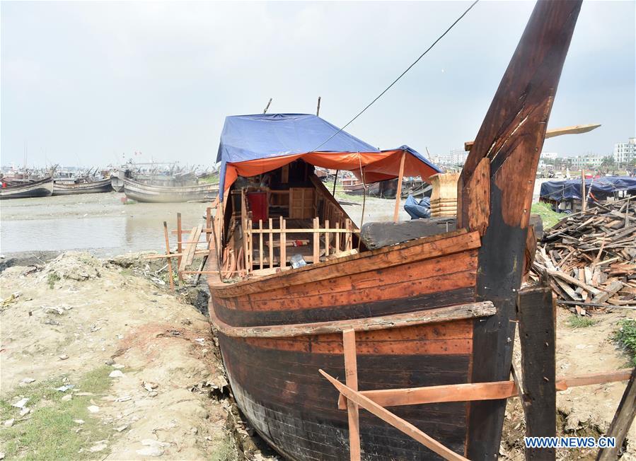 BANGLADESH-CHITTAGONG-FISHING BOAT-BUILDING