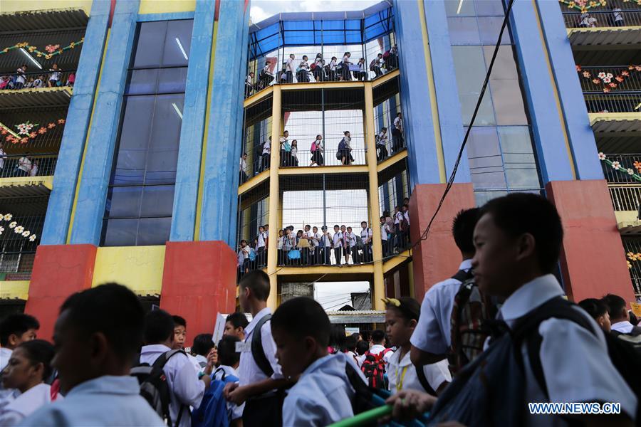 PHILIPPINES-QUEZON CITY-FIRST DAY OF SCHOOL