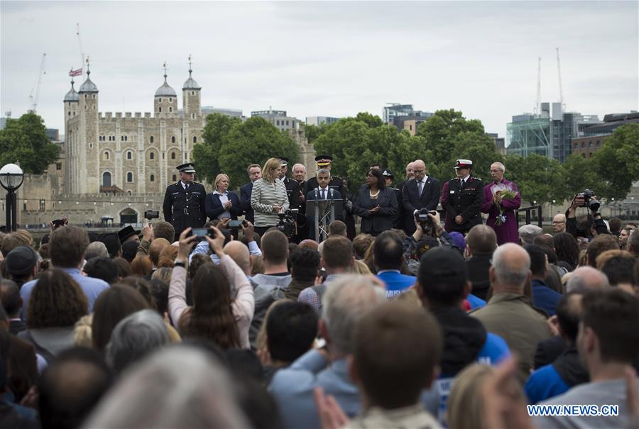 BRITAIN-LONDON-ATTACK-MOURNING