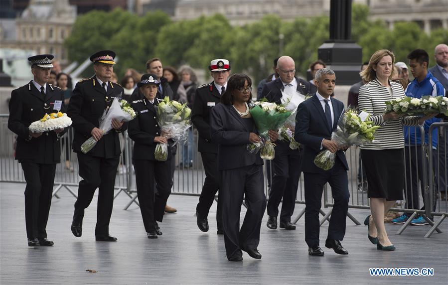 BRITAIN-LONDON-ATTACK-MOURNING