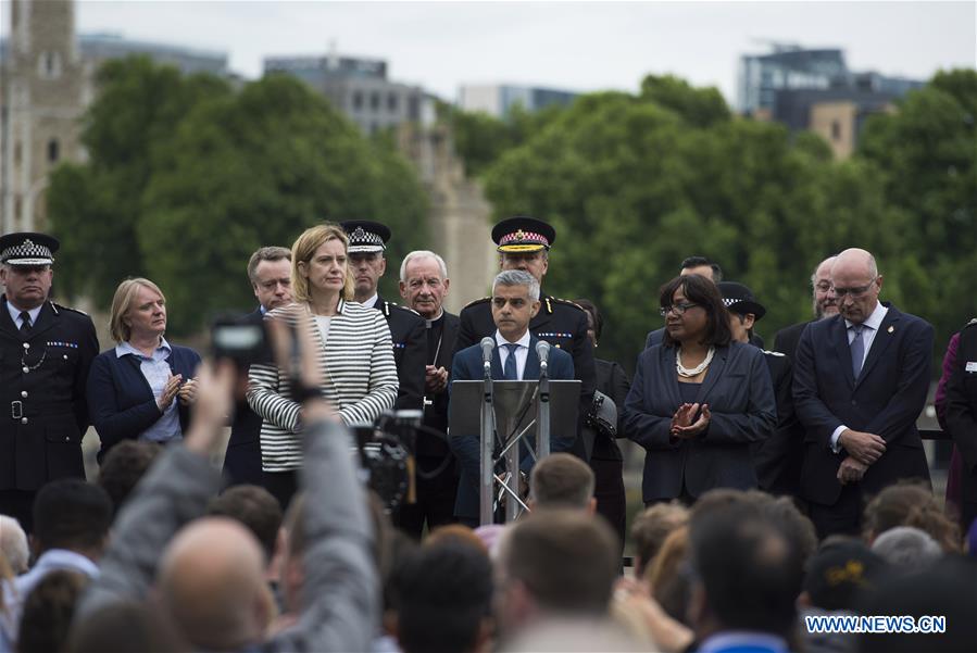 BRITAIN-LONDON-ATTACK-MOURNING