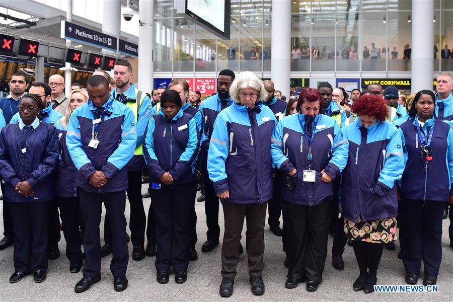 BRITAIN-LONDON-ATTACK-MOURNING