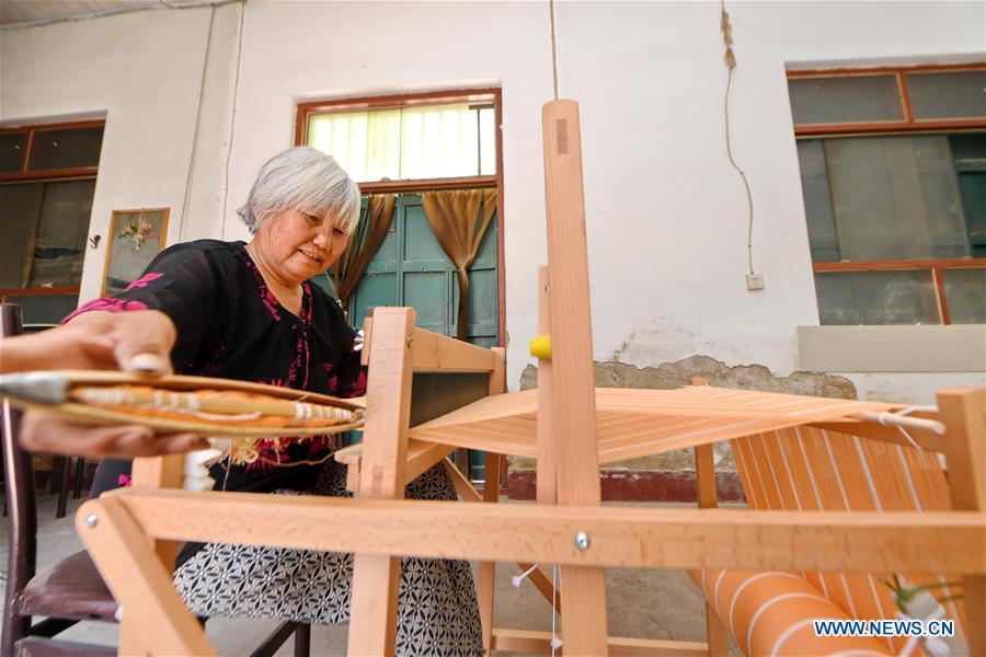 CHINA-HEBEI-WOMEN-HOUSEHOLD HANDICRAFT (CN)