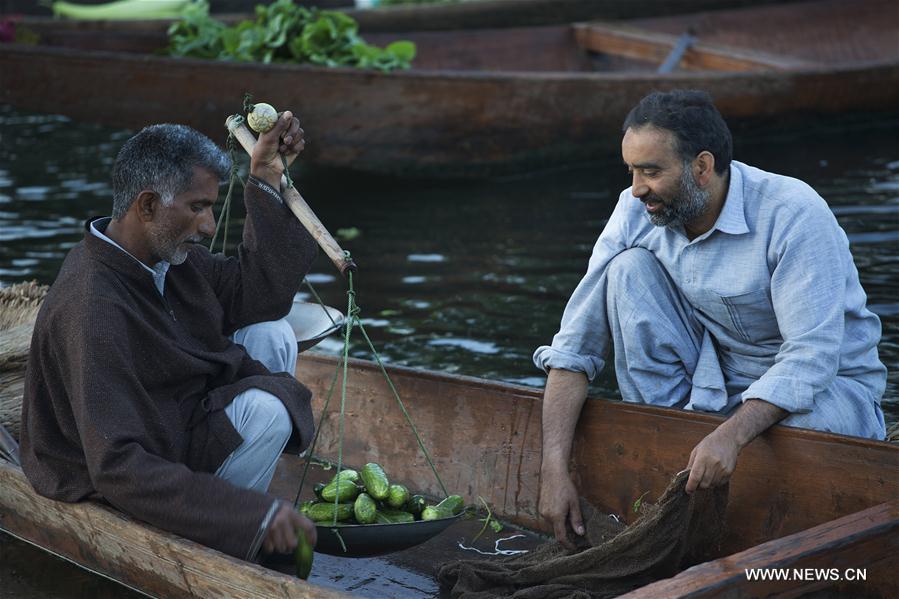 INDIA-KASHMIR-SRINAGAR-FLOATING VEGETABLE MARKET