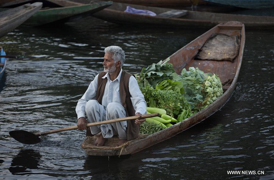 INDIA-KASHMIR-SRINAGAR-FLOATING VEGETABLE MARKET
