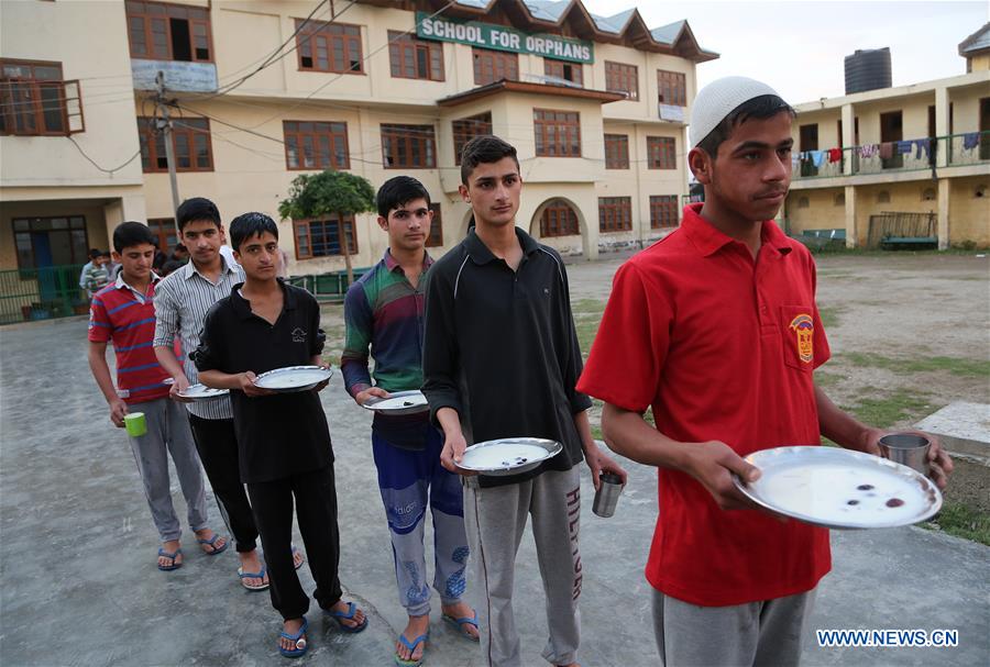 INDIA-KASHMIR-ORPHANS-RAMADHAN