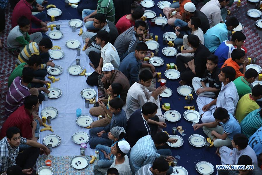 INDIA-KASHMIR-ORPHANS-RAMADHAN