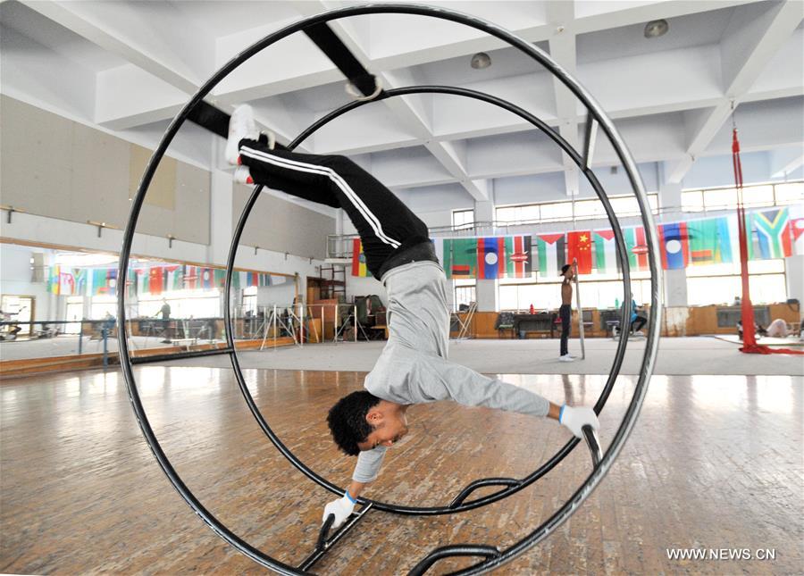 CHINA-HEBEI-INT'L STUDENTS-ACROBATICS (CN)