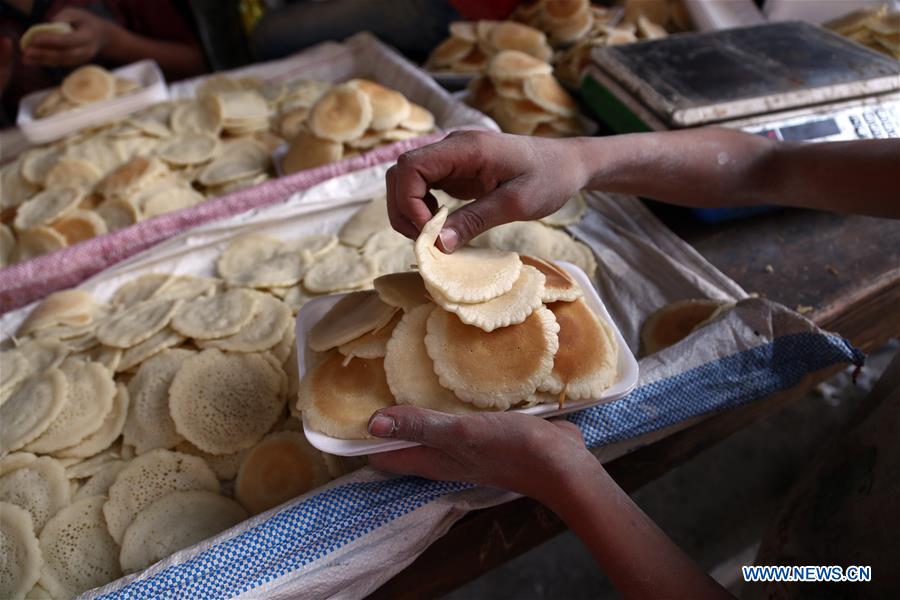 EGYPT-GIZA-TRADITIONAL DESSERT