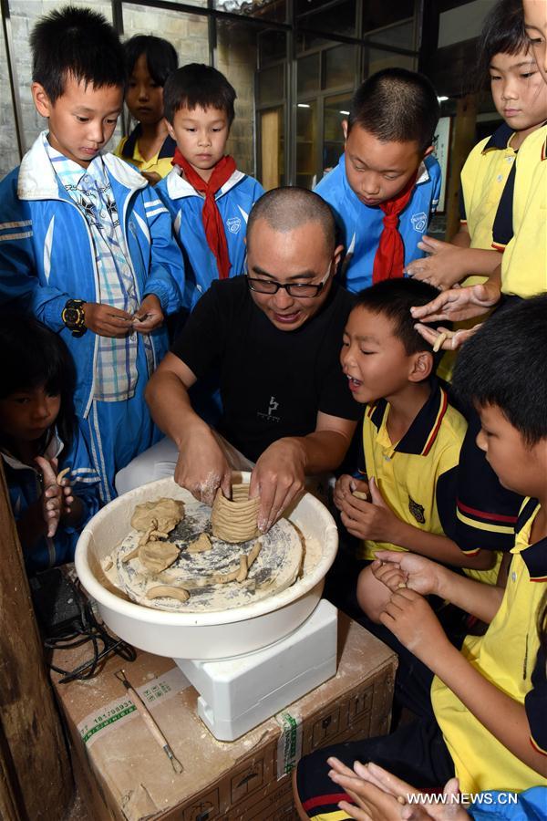 CHINA-JIANGXI-BAIHU KILN-ARTIST(CN)