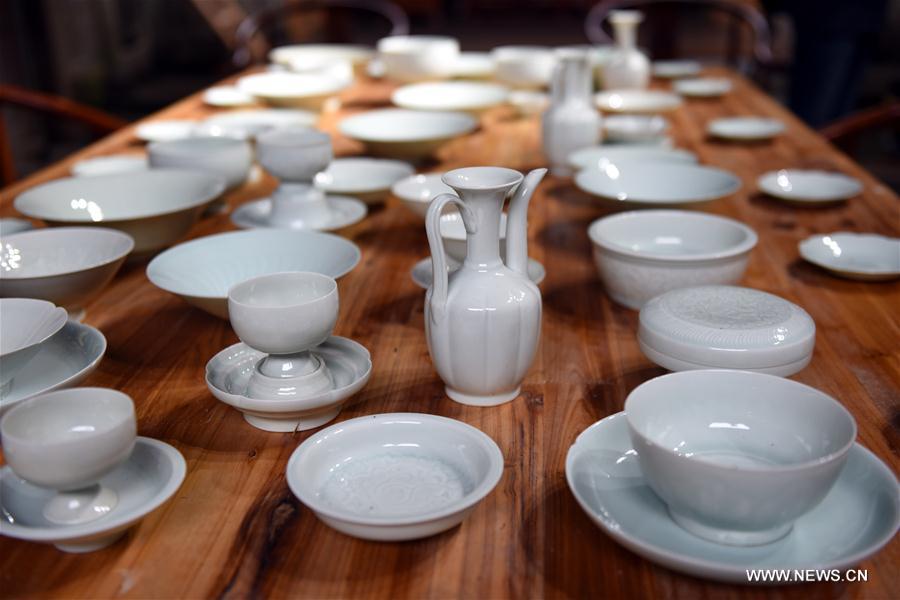 CHINA-JIANGXI-BAIHU KILN-ARTIST(CN)