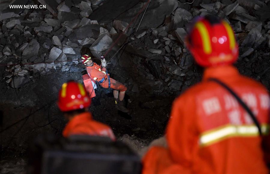 CHINA-SICHUAN-MAOXIAN-LANDSLIDE-RESCUE (CN)