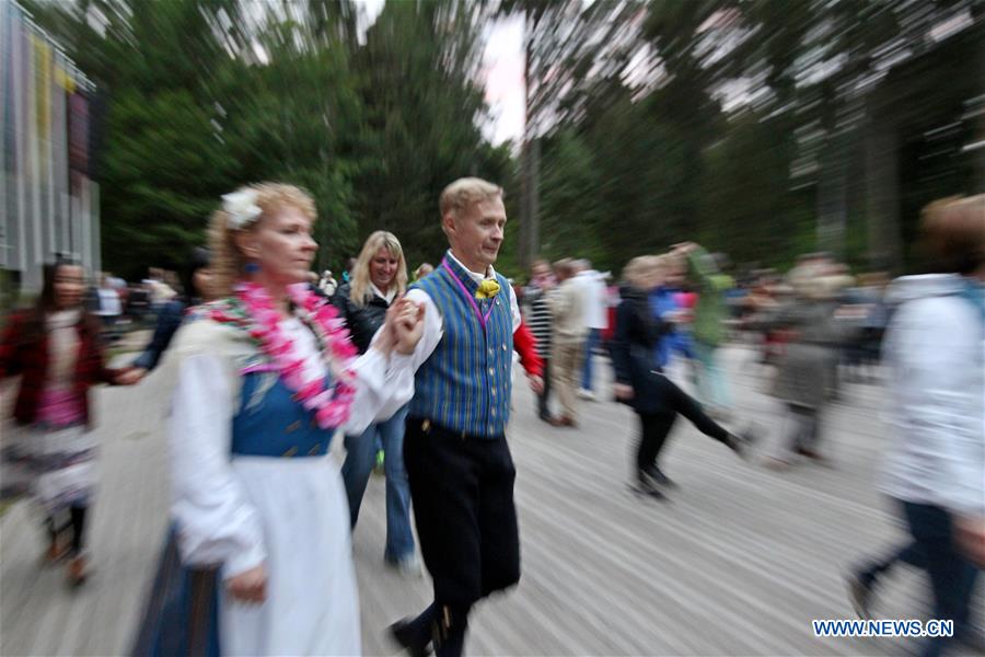 FINLAND-HELSINKI-MIDSUMMER DAY-DANCING