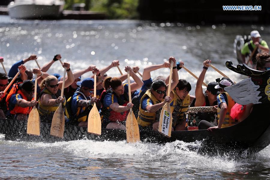 Participants compete in dragon boat race in Chicago Xinhua English