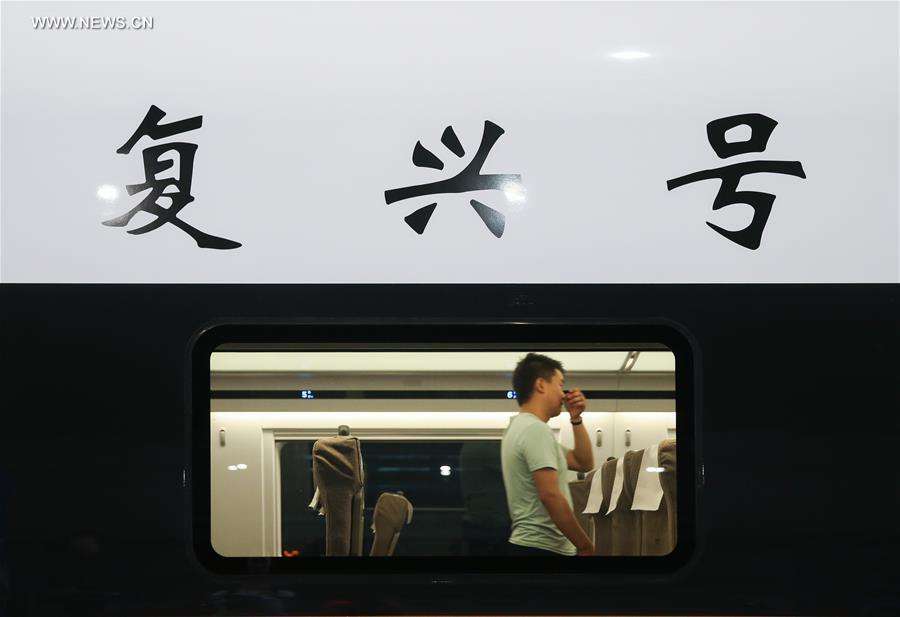 CHINA-SHANGHAI-NEW BULLET TRAIN-OPERATION (CN)