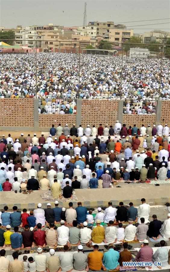 PAKISTAN-KARACHI-EID AL-FITR-PRAYER