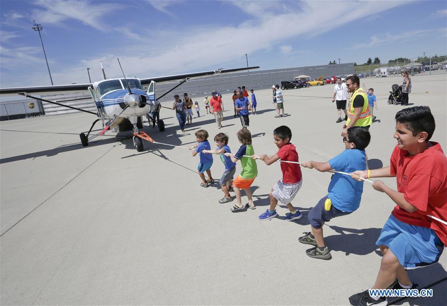 CANADA-VANCOUVER-PLANE PULL-CHARITY