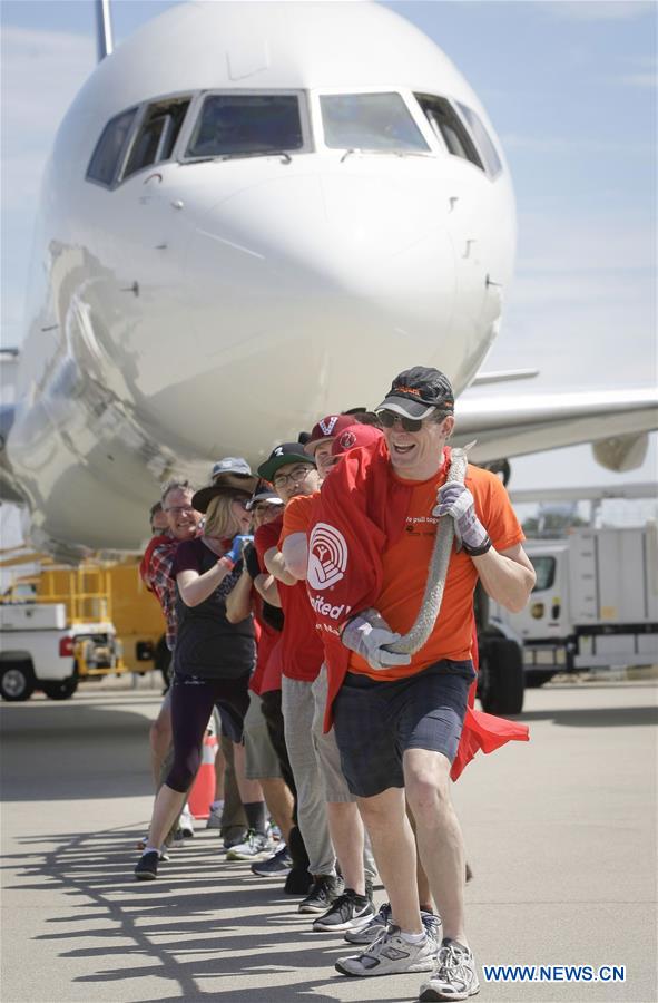 CANADA-VANCOUVER-PLANE PULL-CHARITY
