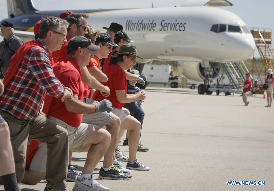CANADA-VANCOUVER-PLANE PULL-CHARITY