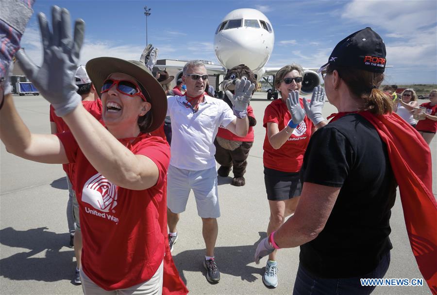 CANADA-VANCOUVER-PLANE PULL-CHARITY