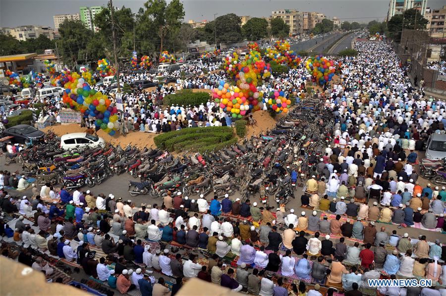 PAKISTAN-KARACHI-EID AL-FITR-PRAYER
