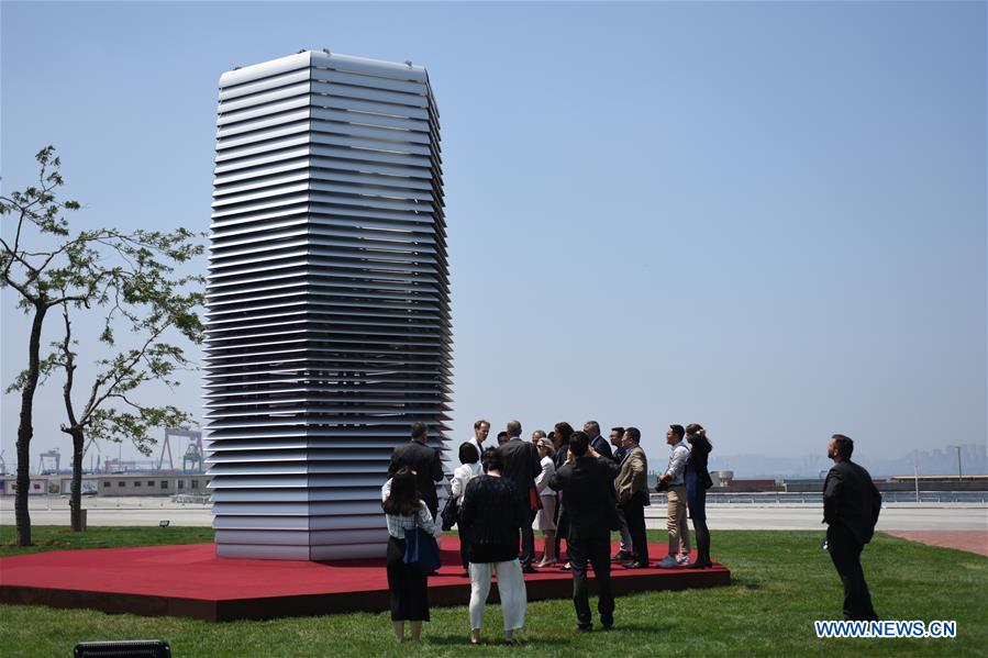 CHINA-DALIAN-MEETING-NEW CHAMPIONS (CN)