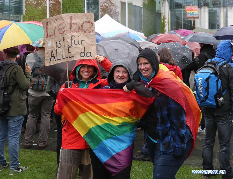GERMANY-BERLIN-SAME-SEX-MARRIAGE-BILL